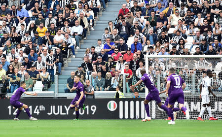 Soccer Football - Serie A - Juventus v Fiorentina - Allianz Stadium, Turin, Italy - April 20, 2019 Fiorentina's Nikola Milenkovic celebrates scoring their first goal REUTERS/Massimo Pinca