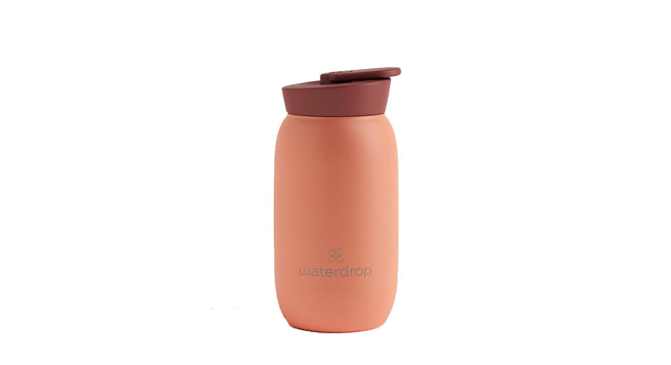 This colourful tumbler is available in seven different colours. 