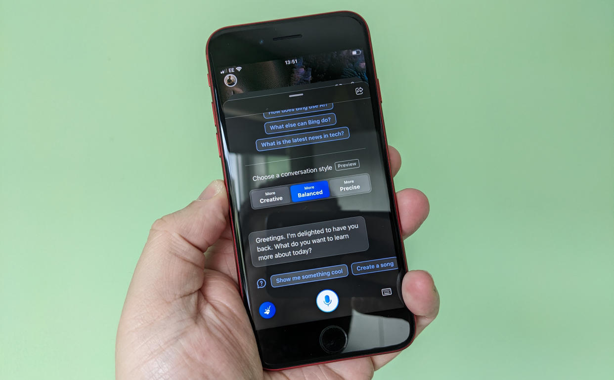  Bing Chat running on the iPhone SE. 