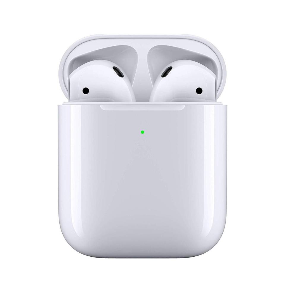 AirPods with Wireless Charging Case