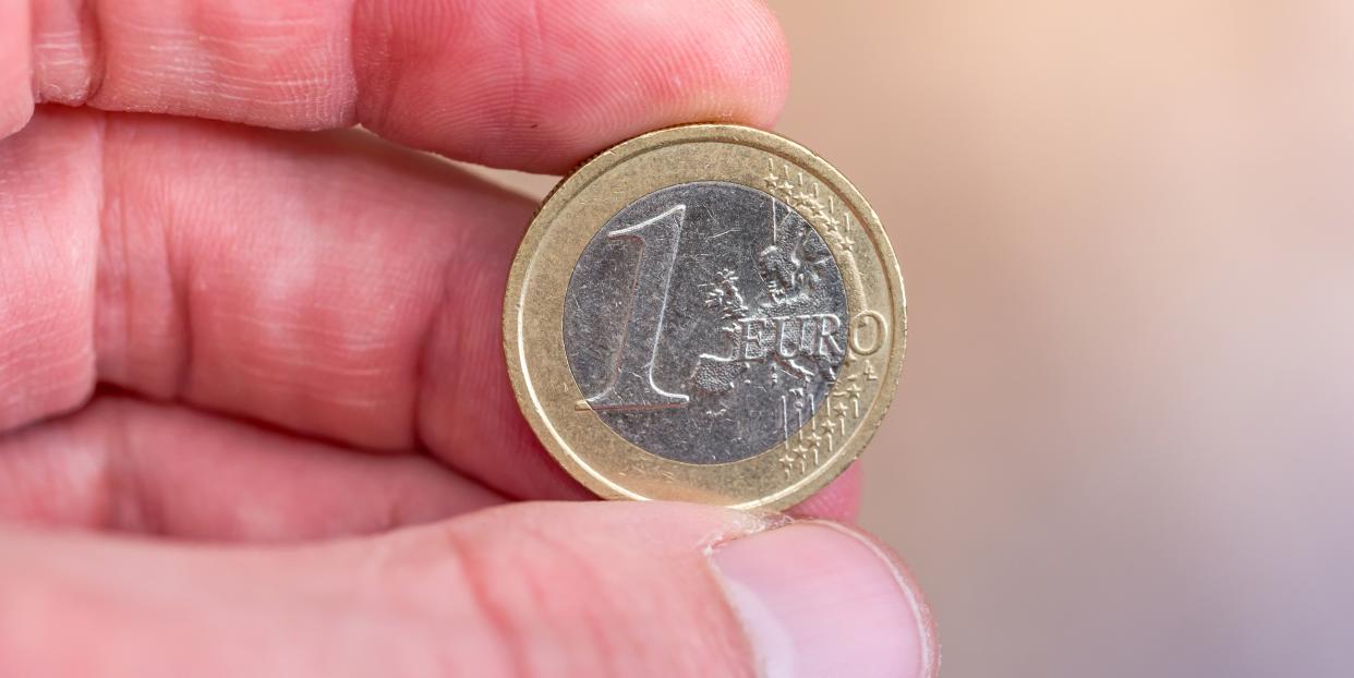 So viele Steuern und Abgaben müssen Beschäftigte auf jeden Euro bezahlen.<span class="copyright">Getty Images/iStockphoto</span>
