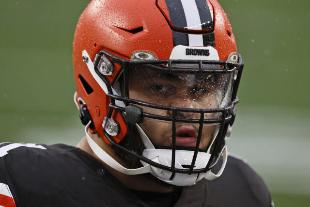 Jedrick Wills playfully mocks PFF's offensive line grading