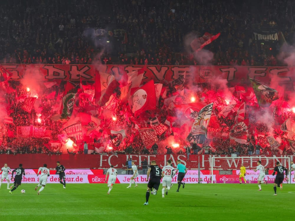 Köln-Fans sorgten für Unterbrechungen gegen Frankfurt