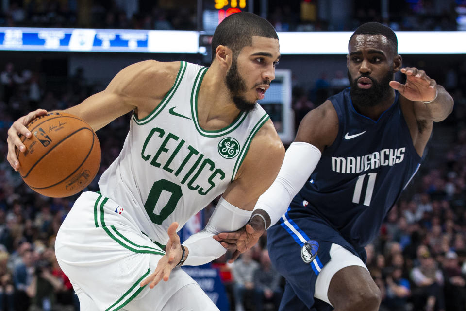 Jayson Tatum（持球者）。（AP Photo/Sam Hodde）