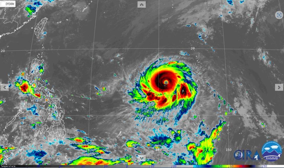 天氣職人吳聖宇指出，強烈颱風瑪娃目前中心氣壓900hpa，中心附近最大風速58m/s，瞬間最大風速73m/s。   圖：翻攝自天氣職人吳聖宇臉書