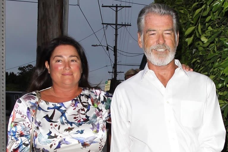 ¡De pronto flash! Pierde Brosnan junto a su mujer yendo a un restaurante italiano en Los Ángeles