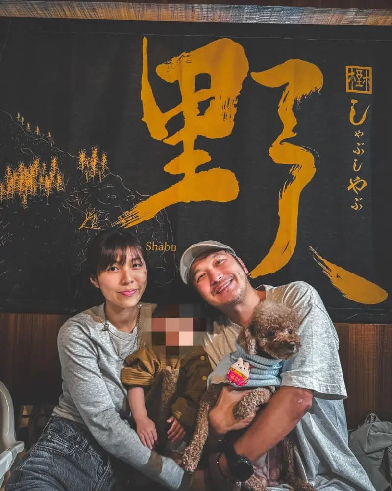 ▲KID（右）上個月才帶著老婆小孩到野人火鍋中和店用餐，如今驚傳倒閉。（圖／翻攝自KID IG）