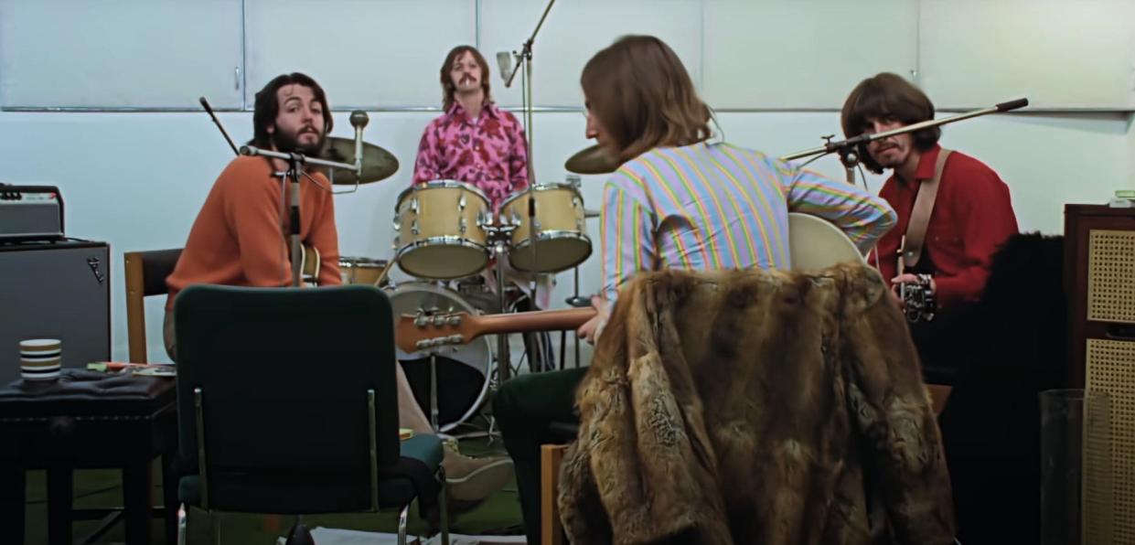 Paul McCartney, Ringo Starr, John Lennon et George Harrison, en répétition en 1969.  - Capture d'écran - Get Back - Disney+