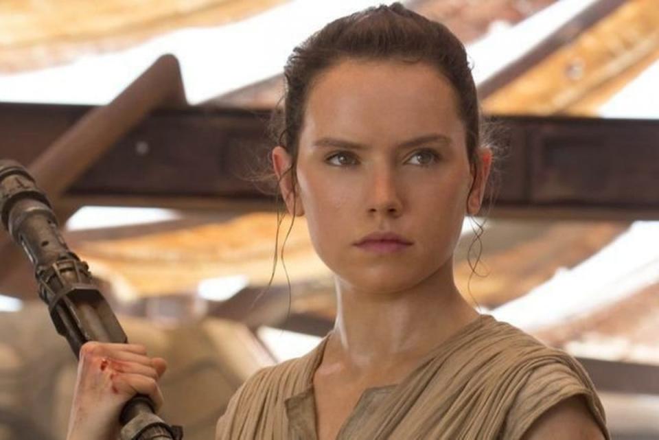 Daisy Ridley recalls her tumultuous first few days on The Force Awakens. 