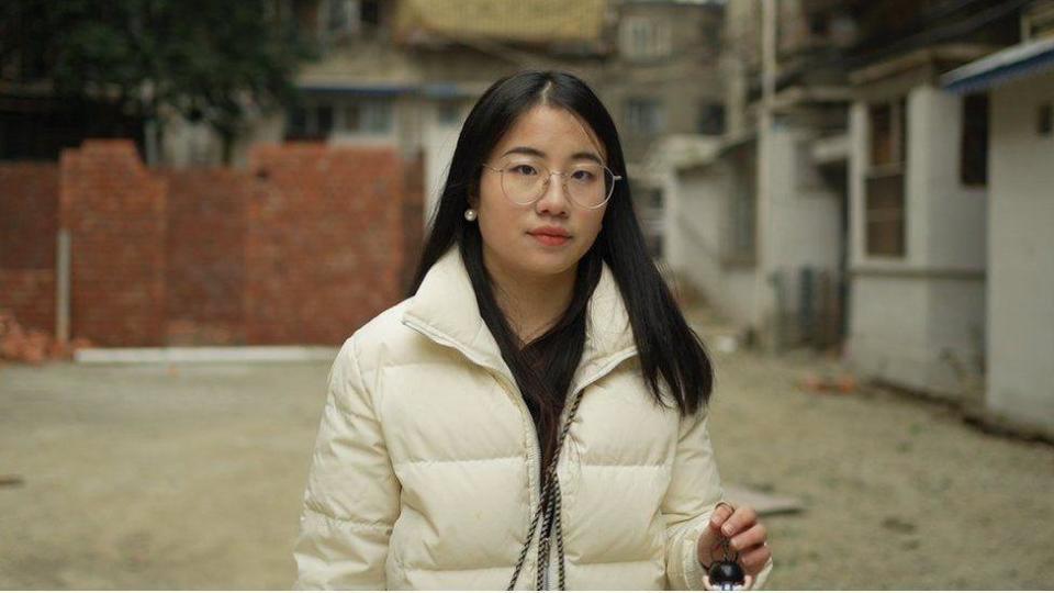 Joy Zhang se encuentra entre millones de graduados chinos, recién salidos de la universidad, que luchan por encontrar trabajo. (BBC)