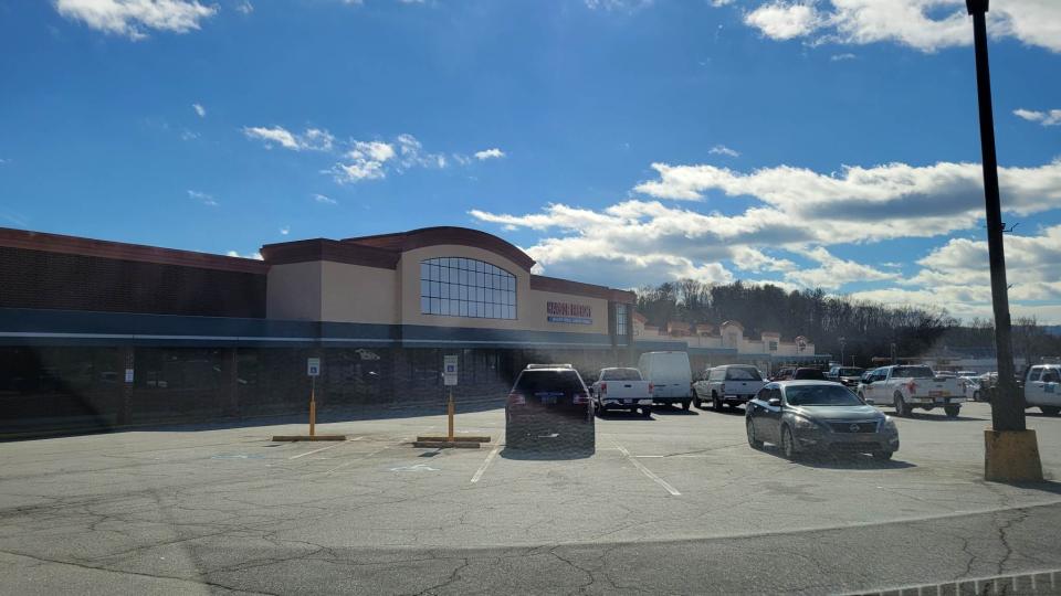 The site of the old Bi-Lo at Henderson Crossing Plaza remains vacant and is a part of 40,000 square feet of space at the Plaza that is currently unoccupied.