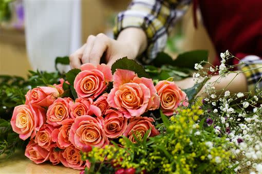 暖心的丈夫在離世前，已為愛妻預約送後半輩子的花。（示意圖／Pixabay）