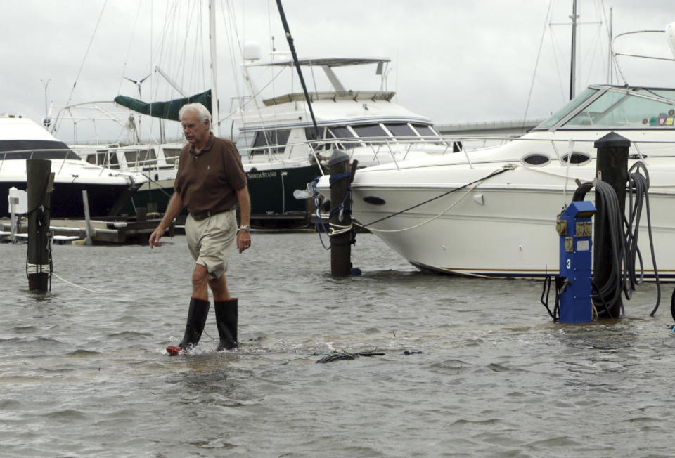 Muelle sumergido en Vero Beach Yacht Club. (AP Photo/Lynne Sladky)