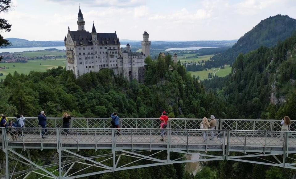 tourist attack neuschwanstein