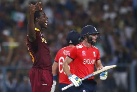 Cricket - England v West Indies - World Twenty20 cricket tournament final - Kolkata, India - 03/04/2016. West Indies Carlos Brathwaite (L) celebrates after taking the wicket of England's Jos Buttler. REUTERS/Adnan Abidi