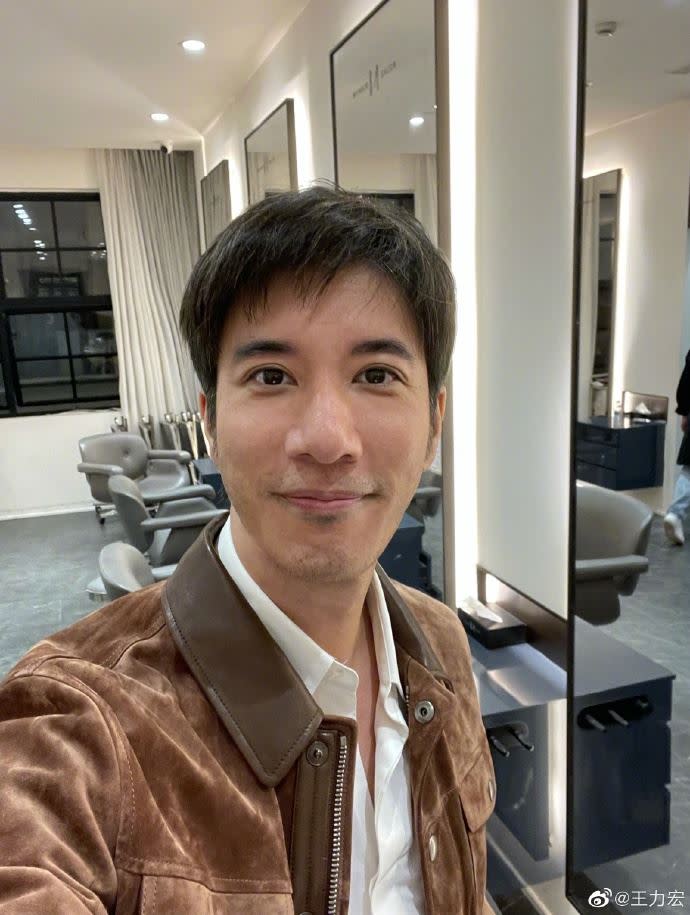 王力宏在微博曬出一張「清爽短髮照」。（圖／翻攝自王力宏微博）