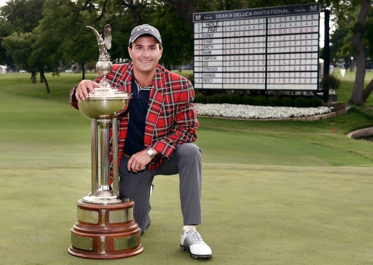 FORT WORTH, TX – MAY 28: Kevin Kisner celebrates with the Leonard Trophy after winning the DEAN & DELUCA Invitational on May 28, 2017 in Fort Worth, Texas. (Photo by Stacy Revere/Getty Images)