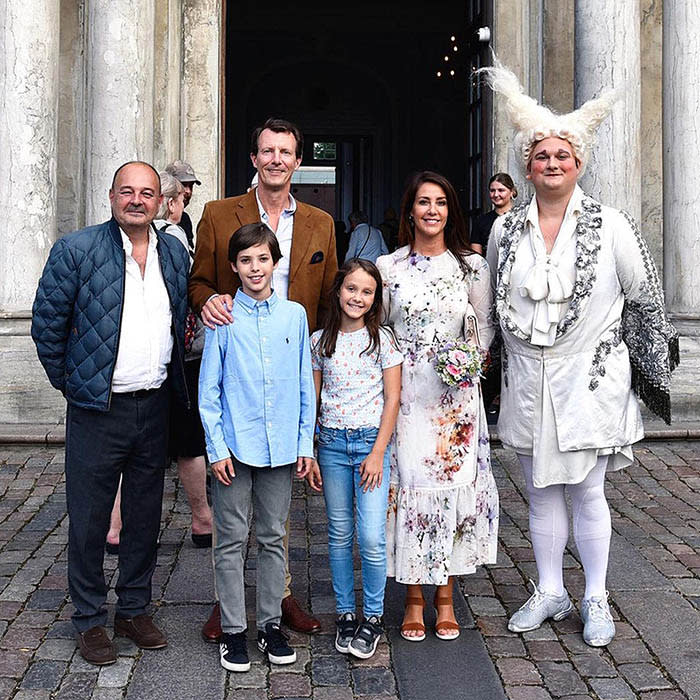 Joaquín y Marie de Dinamarca y sus hijos Henrik y Athena