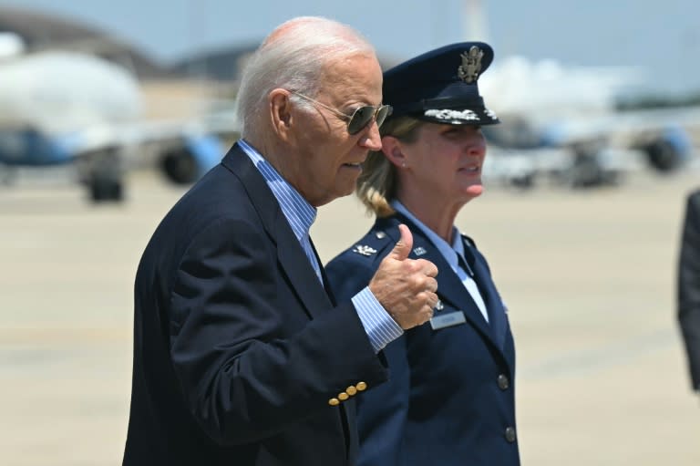 El presidente de EEUU, Joe Biden, aborda el avión Air Force One el 5 de julio de 2024 en la Base de Andrews, en Maryland (Saul Loeb)