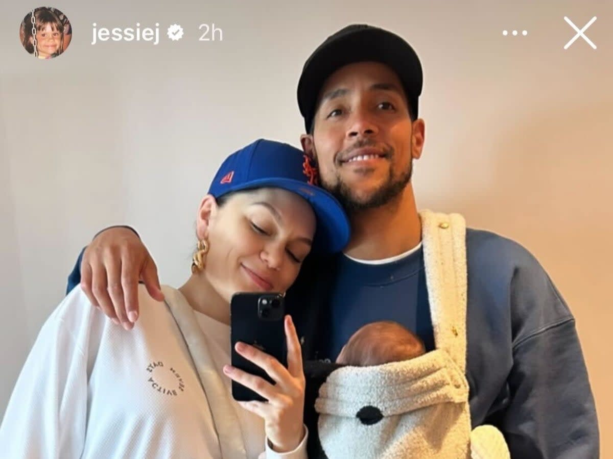 Jessie J and partner Chanan Safir Colman pose in front of a mirror with their newborn son, Sky (Instagram/Jessie J)