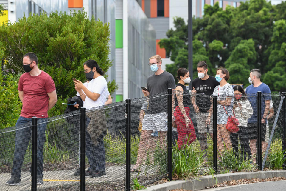 Large numbers of people continue to head to testing clinics across Sydney. Source: Getty