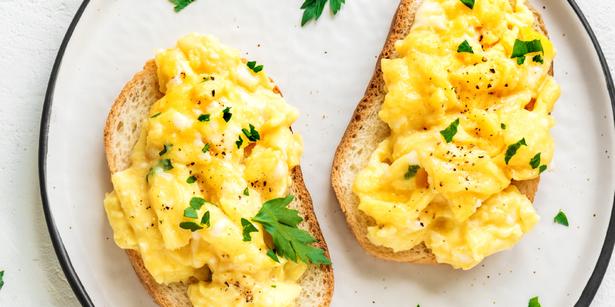 Dolly Parton Has A Weird Hack For Super Fluffy Scrambled Eggs