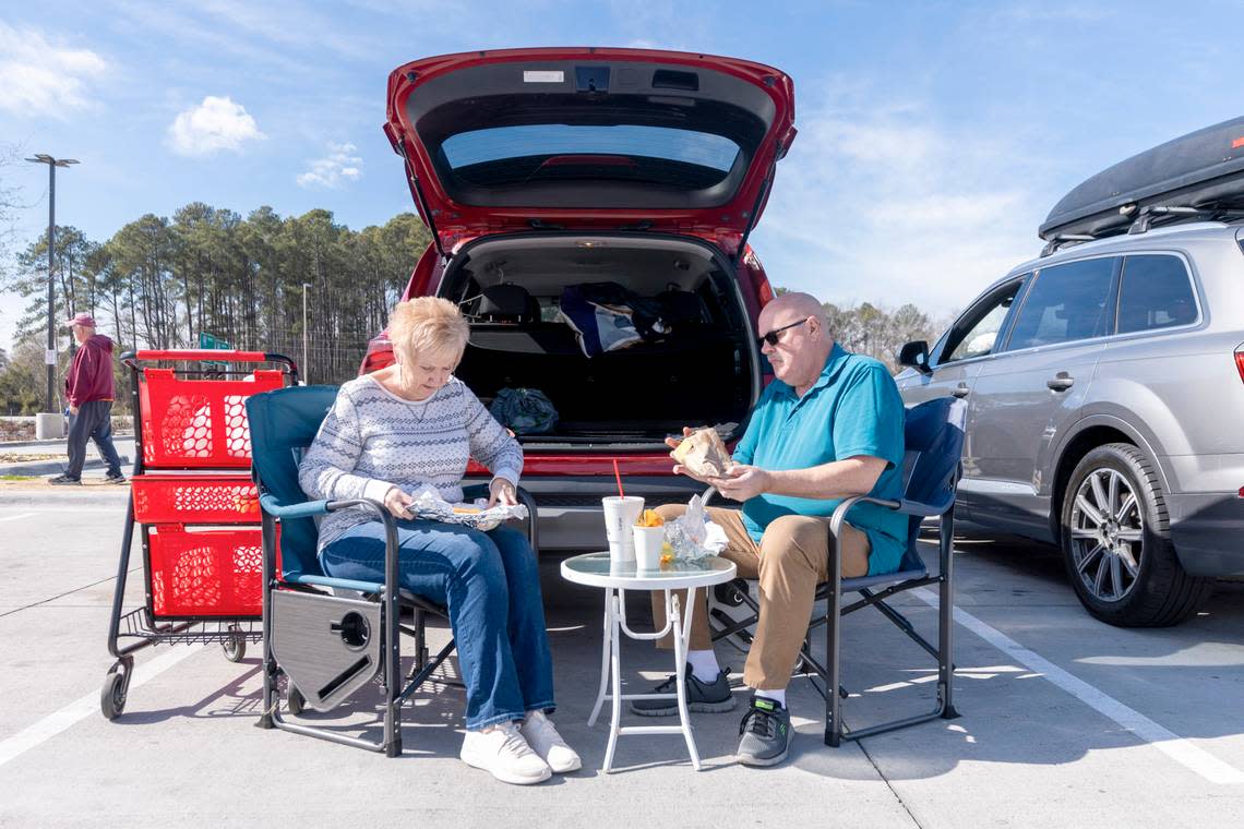 Cathy and Bob Stanton from Mrtyle Beach, SC picnic in the parking lot of Buc-ee’s in Florence, SC.