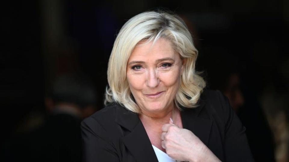 Marine Le Pen durante una visita a Lauris, en sur de Francia, el 15 de abril de 2022.