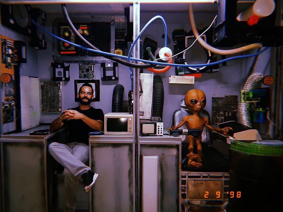 A man posing for a picture with a fake alien at the Alien Zone in Roswell, NM