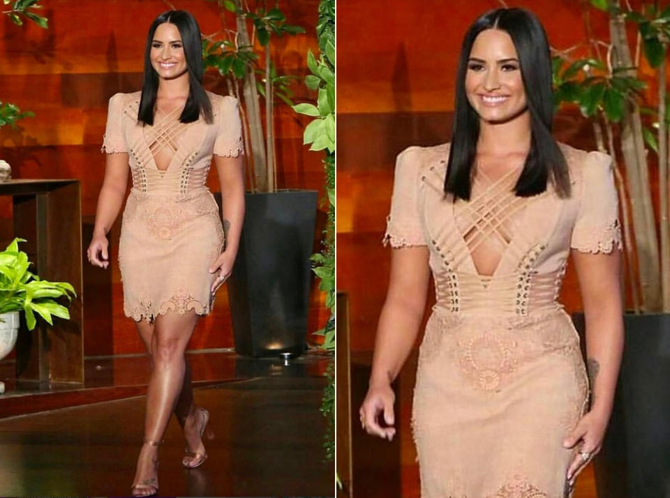 <p>Da bekam Moderatorin Ellen DeGeneres große Augen: Demi Lovato besuchte ihre Talkshow in einem sexy Strap-Dress von Zimmerman mit interessantem Dekolleté. Eine kluge Wahl dazu: die schlichten „Porofinos“ von Gianvito Rossi. (5. April 2017, Bild: Instagram/ddlovato) </p>