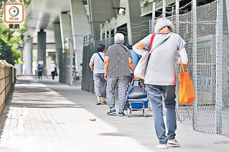 部分港人選擇在內地安老，政府探討將醫療券適用範圍優先擴至大灣區。