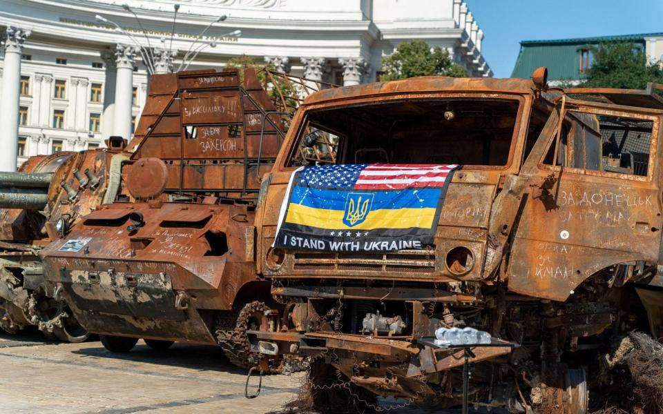 US Senators Amy Klobuchar and Rob Portman have visited a display of destroyed Russian vehicles in Kyiv - ZUMA Press, Inc. / Alamy Live News