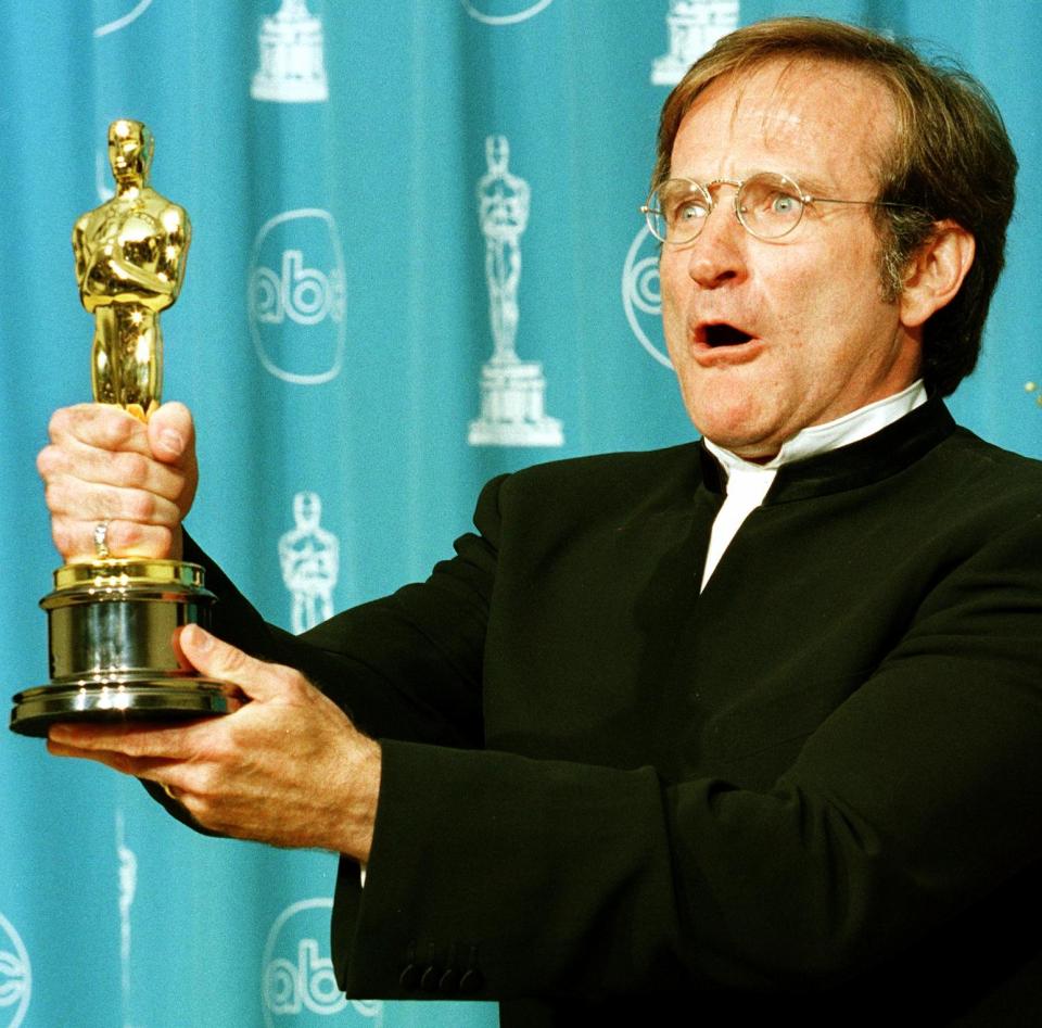 Robin Williams ganó el Óscar a Mejor Actor de Reparto por su trabajo en 'Mente indomable' en 1998.  (Foto de Hal Garb/AFP via Getty Images)