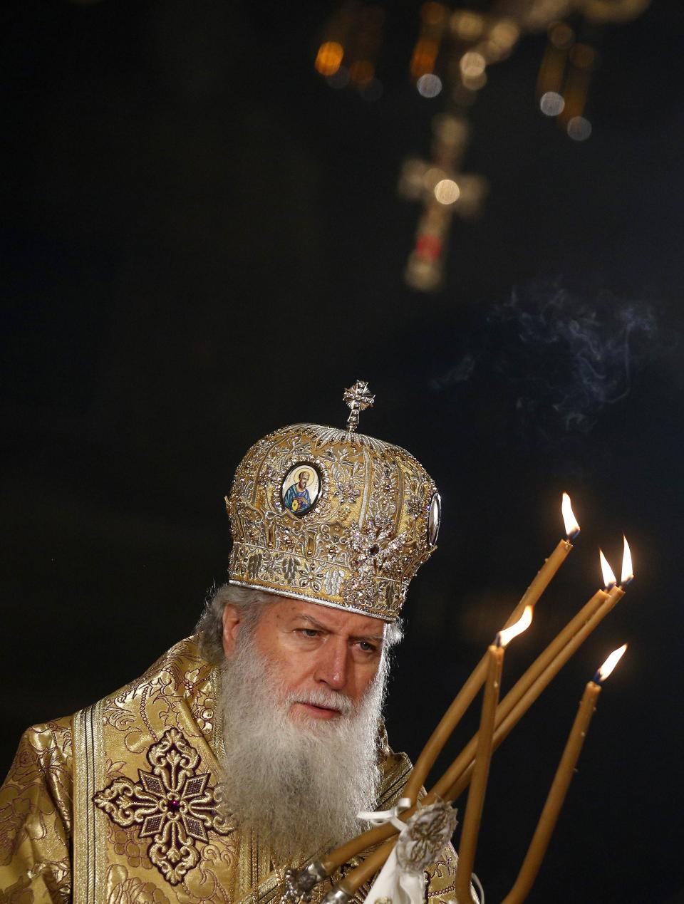 Bulgarian Patriarch Neofit leads a Christmas mass at Alexander Nevski Cathedral in Sofia December 25, 2013. Bulgaria, unlike some other Orthodox countries, celebrates Christmas on December 25. REUTERS/Stoyan Nenov (BULGARIA - Tags: RELIGION)