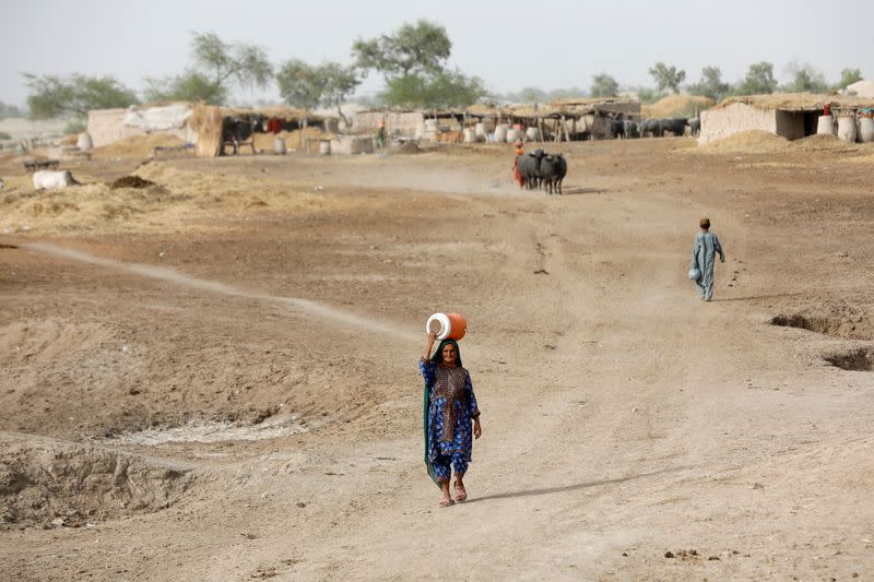 The Wider Image: In hottest city on Earth, mothers bear brunt of climate change