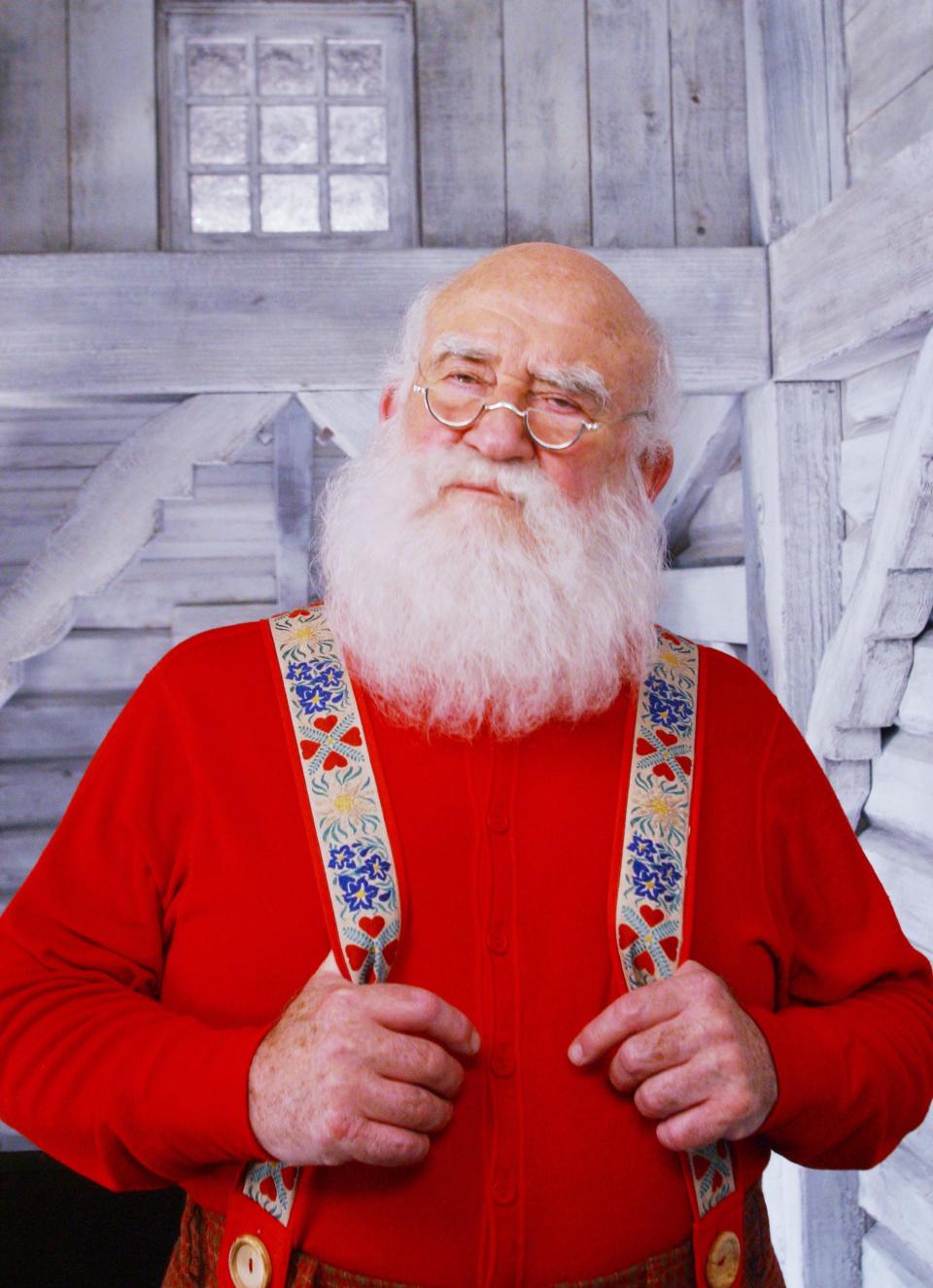 Edward Asner in "Elf" (2003).