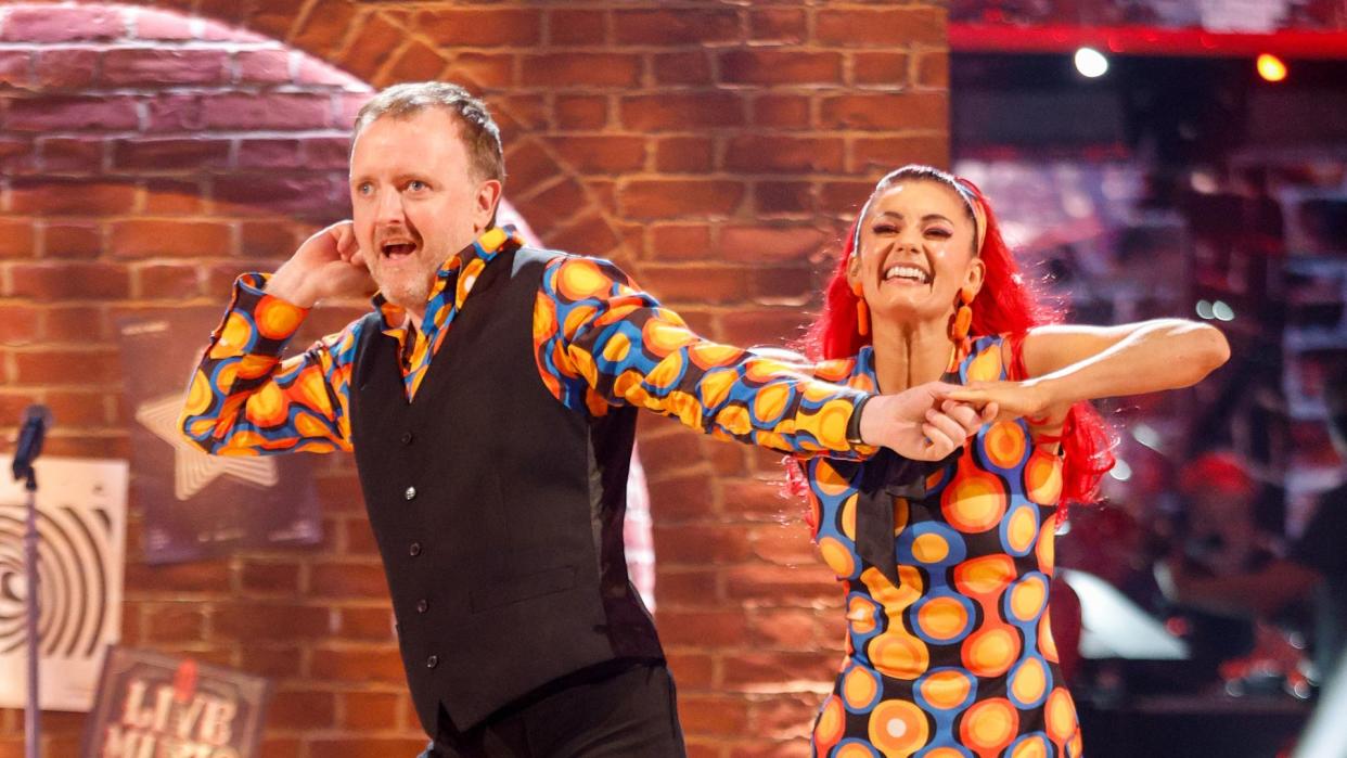 Chris McCausland & Dianne Buswell took to the dancefloor