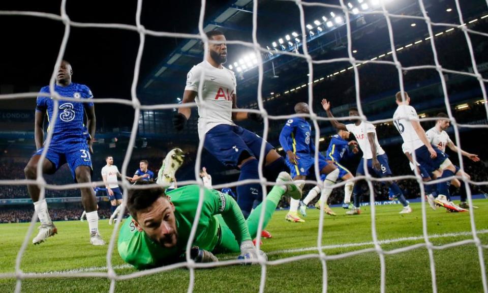 Thiago Silva scores Chelsea’s second goal to seal their victory