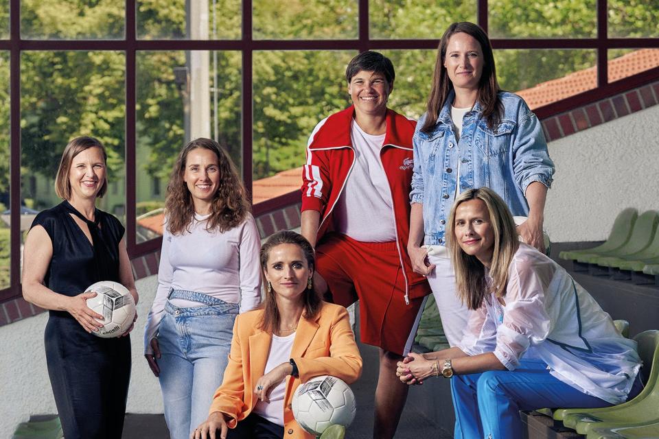 So sehen Fußballclubbesitzerinnen aus: Tanja Wielgoß, Lisa Währer, Verena Pausder, Ariane Hingst, Katharina Kurz, Felicia Mutterer. - Copyright: Filiz Serinyel