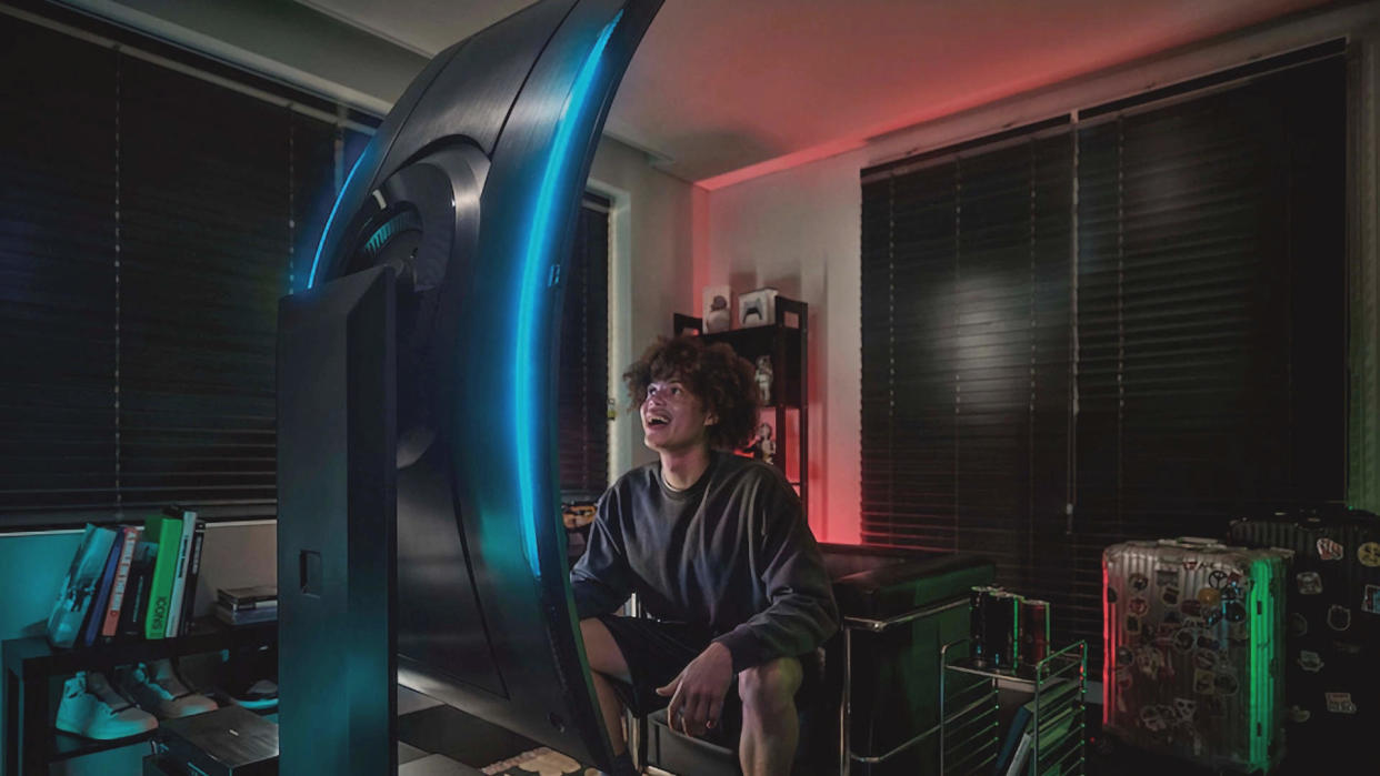  A man looking at the Samsung Odyssey Ark in vertical mode. 