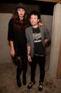 <p>Ari Cooper: 5' 11"<br>Deryck Whibley: 5' 7"<br></p>