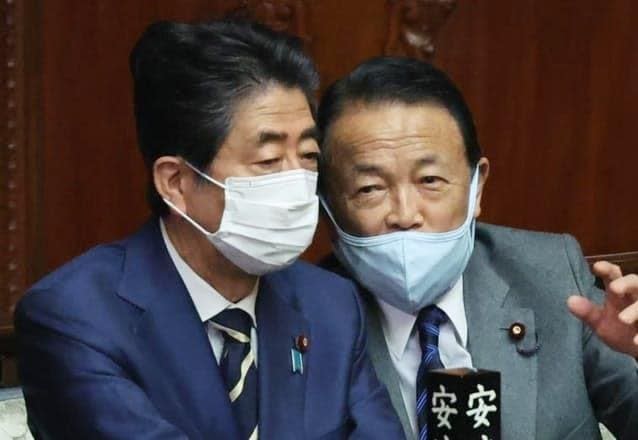 安倍晉三（左）與麻生太郎（右）交情甚篤，兩人在台灣問題上都傾向「戰略清晰」強調「台灣有事，日本有事」／翻拍自推特