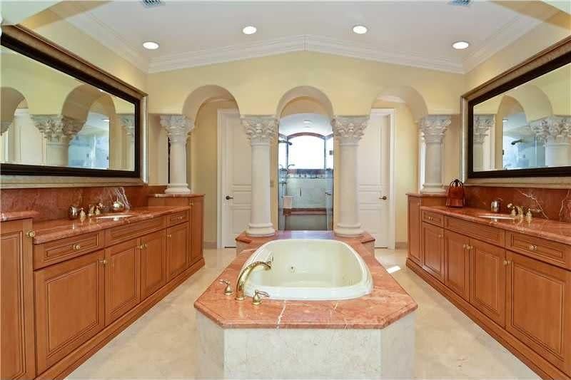 <p>Its bathroom has a large soaker tub, several vanities and an open shower. (Realtor.com) </p>