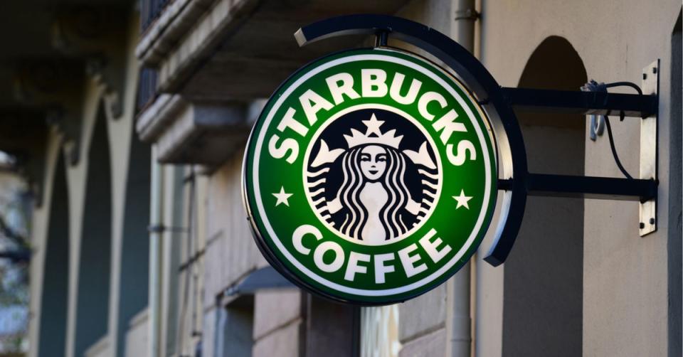 Medido en dólares alternativos, el café Starbucks es más barato