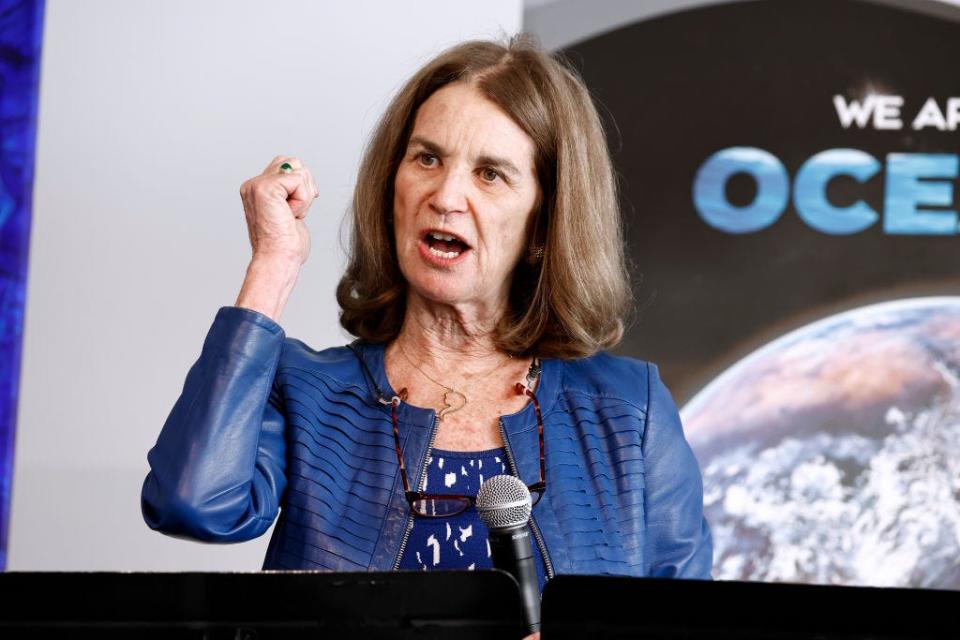 Kathleen Kennedy Townsend spreekt tijdens een 2021 "Wij zijn de oceanen" evenement.