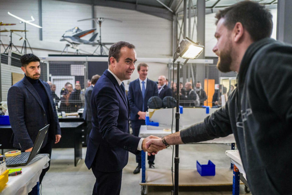 Le ministre des Armées Sébastien Lecornu, en visite dans les locaux de Delair, à Labège, près de Toulouse, le 29 février 2024.  - Credit:Fred Scheiber/Sipa