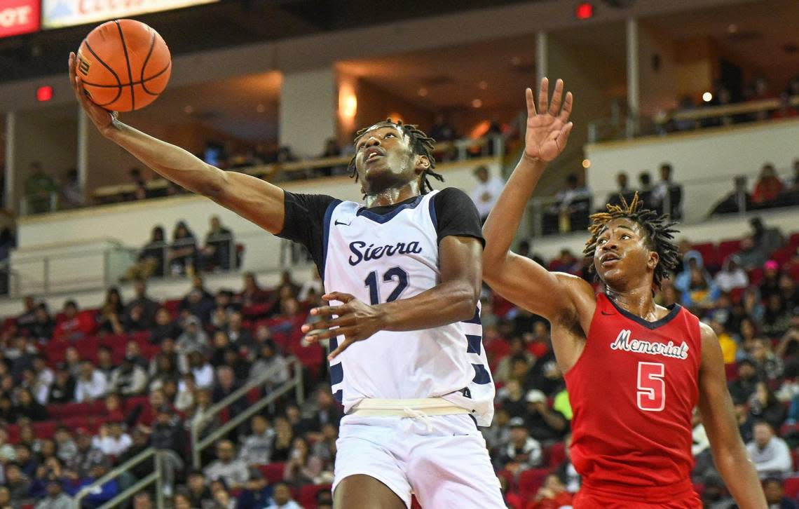 Sierra Canyon’s Bryce Cofield, left, goes to the hoop as Memorial’s Mike Davis Jr. defends during their game at the Save Mart Center in Fresno on Saturday, Dec. 3, 2022.