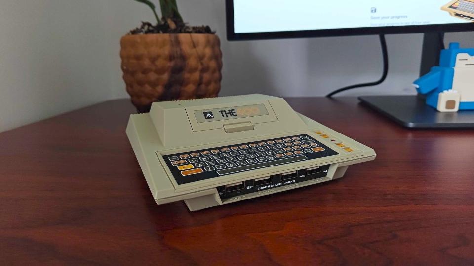 Front view of THE400 Mini on woodgrain desk