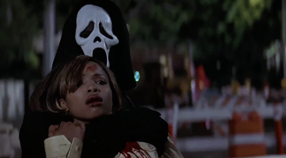 Elise Neal bleeds out in Ghostface's arms