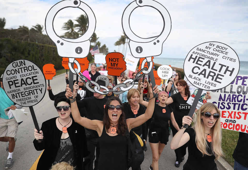 <p>Alessandra Mondolfi (C) and other people protest against President Donald Trump on the one year anniversary of his inauguration on Jan. 20, 2018 in Palm Beach, Fla. (Photo: Joe Raedle/Getty Images) </p>